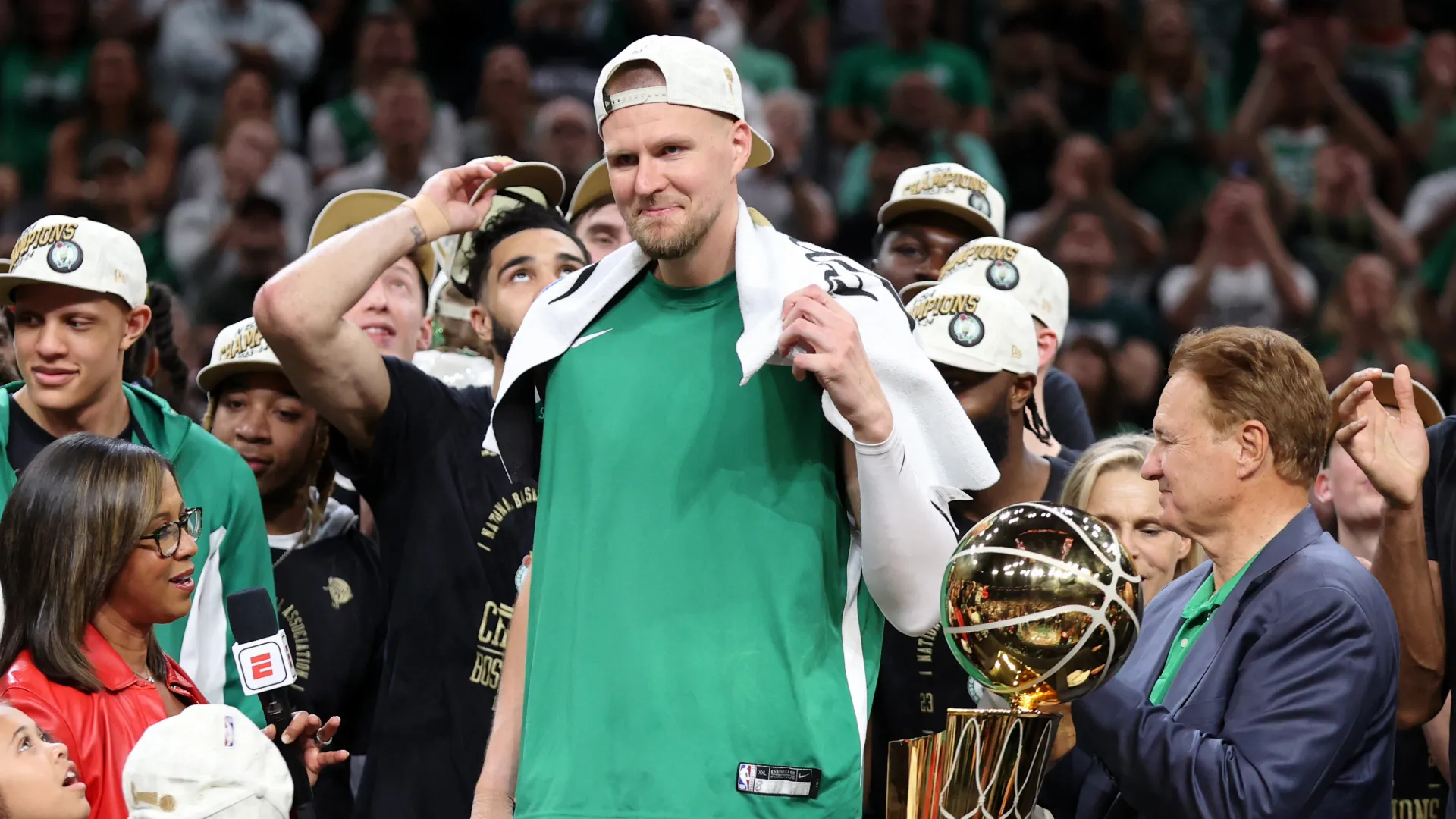 Kristaps Porzingis Kirim Pesan ke Celtics, Penggemar Setelah Kabar Pertukaran