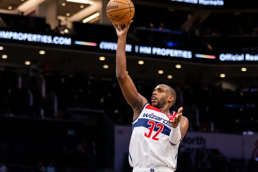 Khris Middleton Wizards Ambil Opsi 2025/26