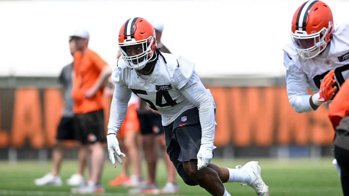 Brown memutus DE Ogbo Okoronkwo, rekrut K Andre Szmyt