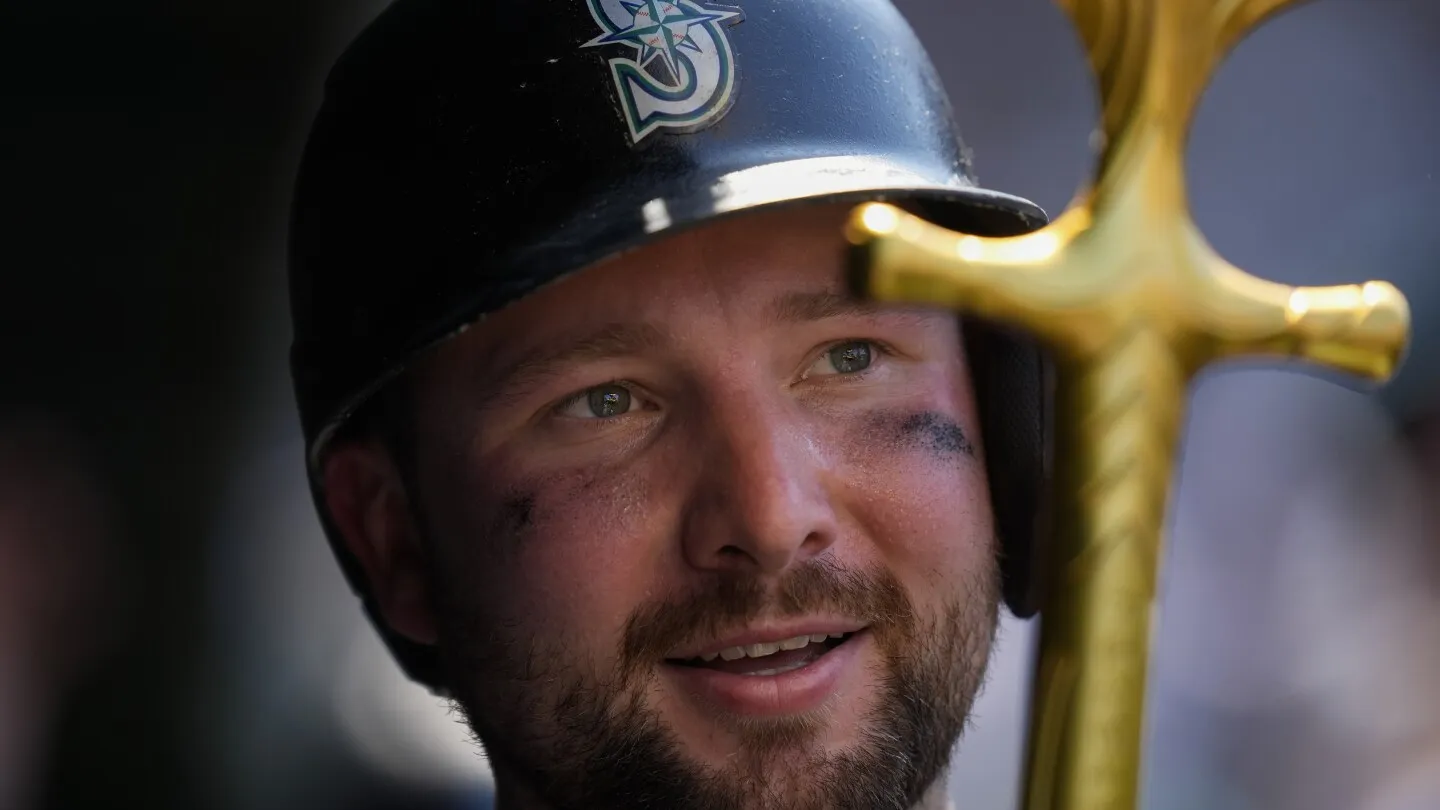 Cal Raleigh memecahkan rekor Johnny Bench untuk home run terbanyak oleh seorang catcher sebelum jeda All-Star